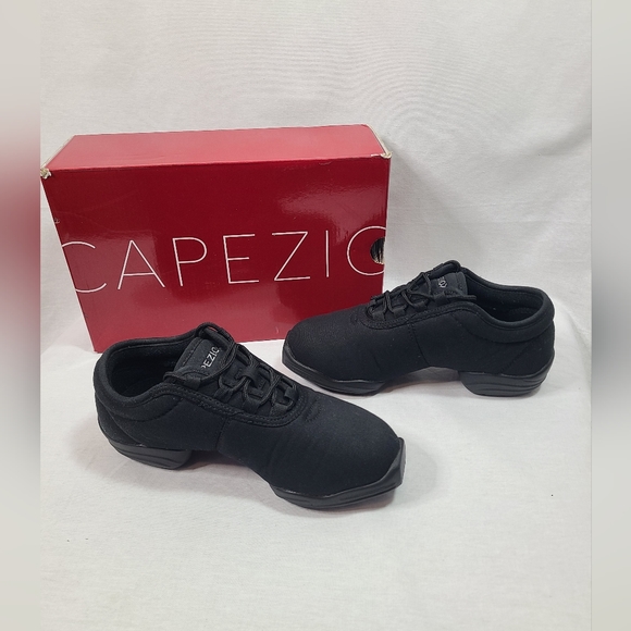 Capezio Women's Canvas Dansneaker- New- Womens size 7 - Picture 2 of 5